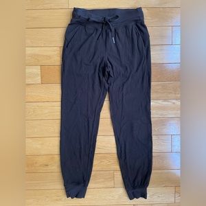 Lululemon Ready To Rulu joggers sz 6